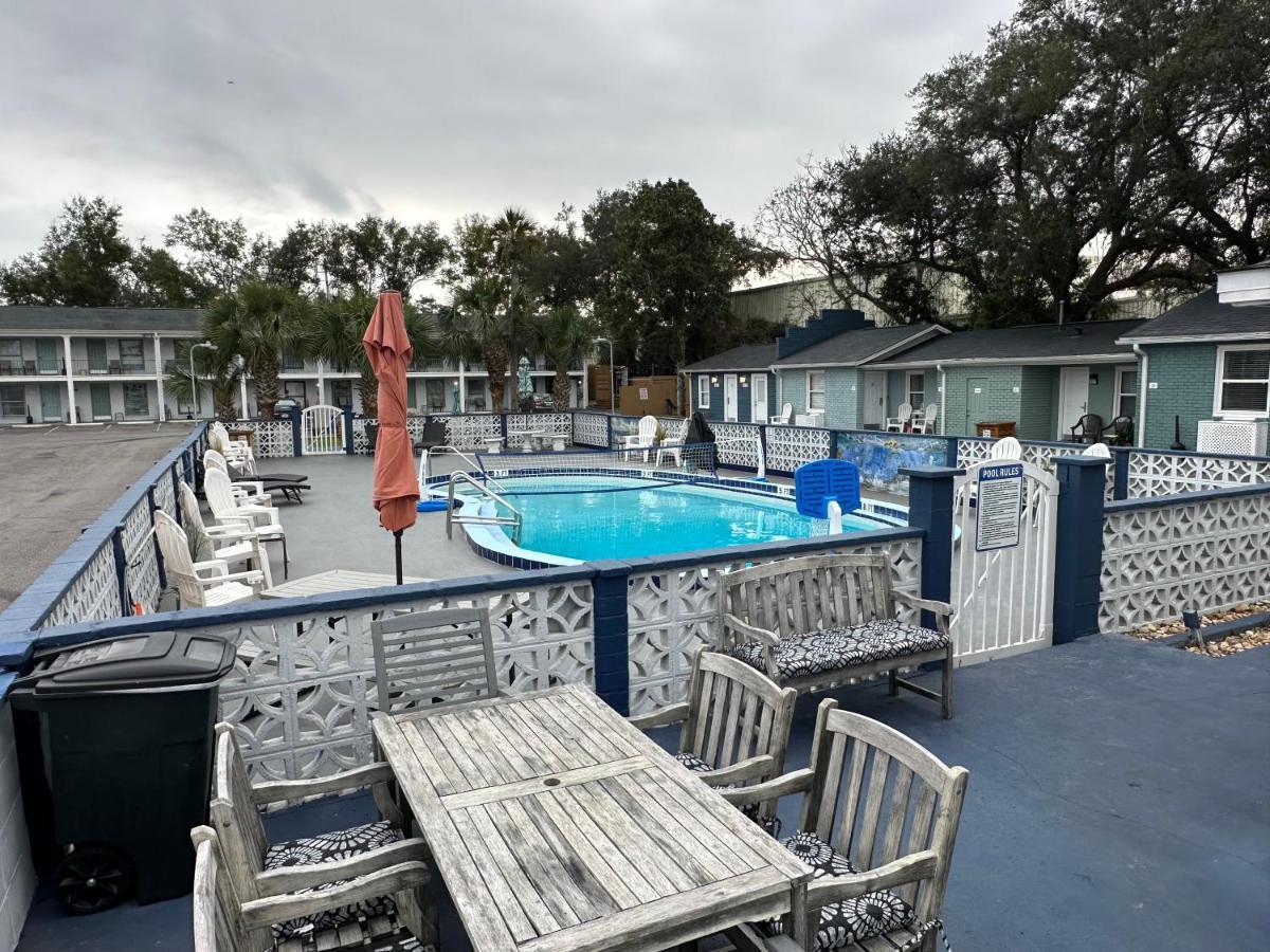 Gulf Coast Inn Gulf Breeze Eksteriør billede