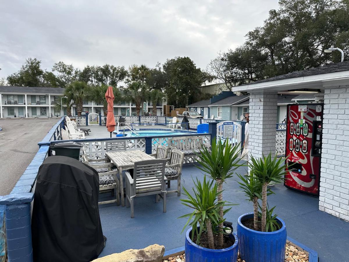 Gulf Coast Inn Gulf Breeze Eksteriør billede
